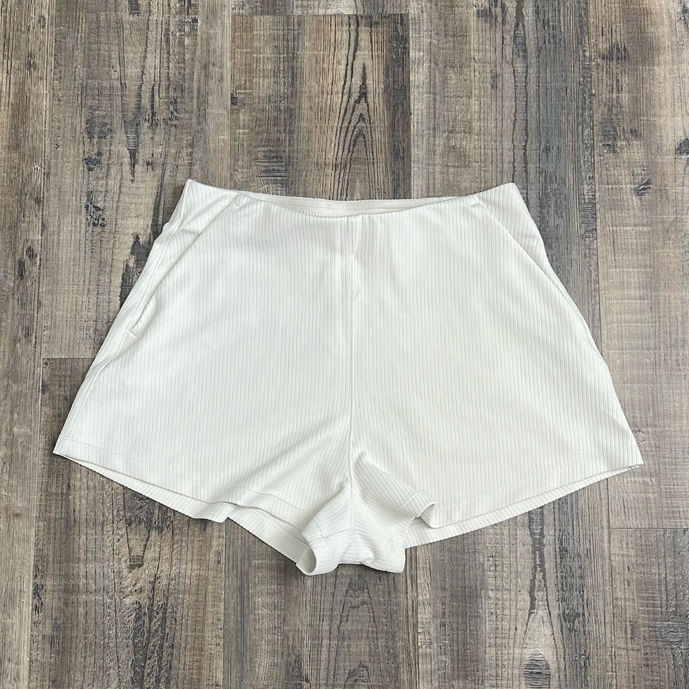 Lululemon ribbed soft stream shorts